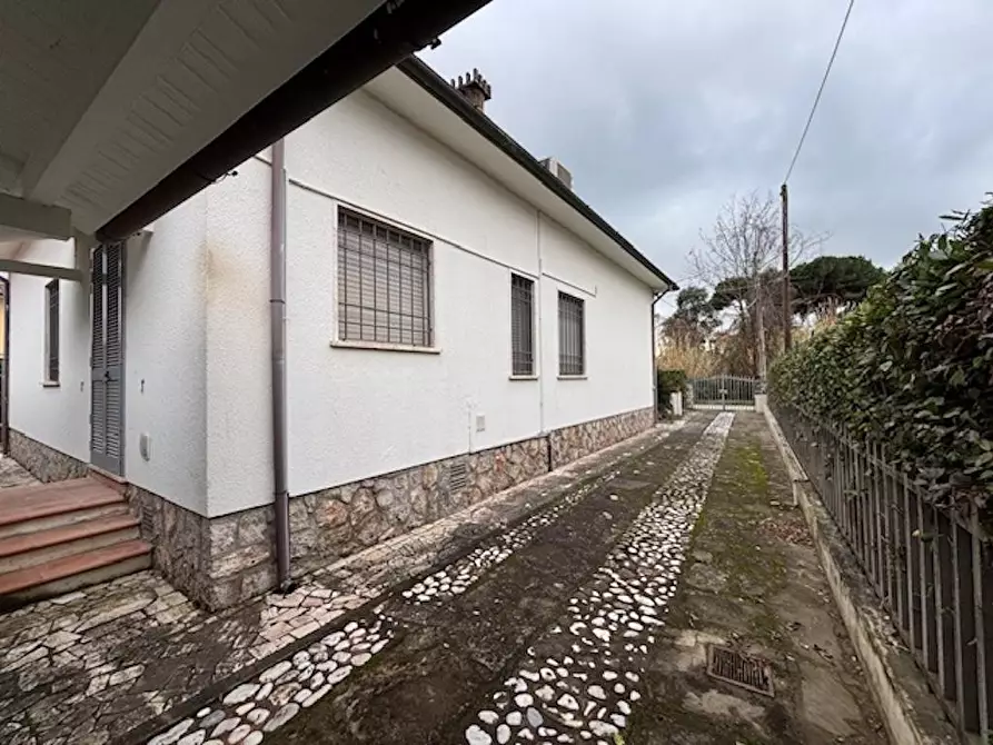 Immagine 28 di Villa in vendita  a Camaiore