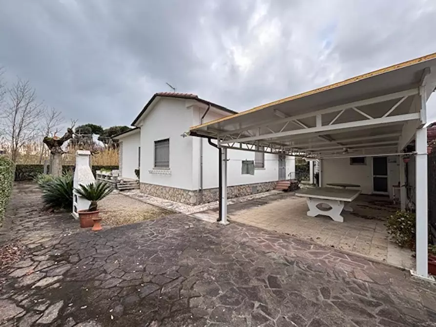 Immagine 29 di Villa in vendita  a Camaiore