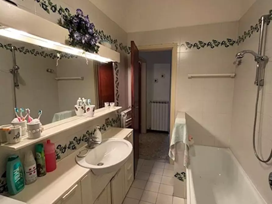 Immagine 4 di Villa in vendita  a Camaiore