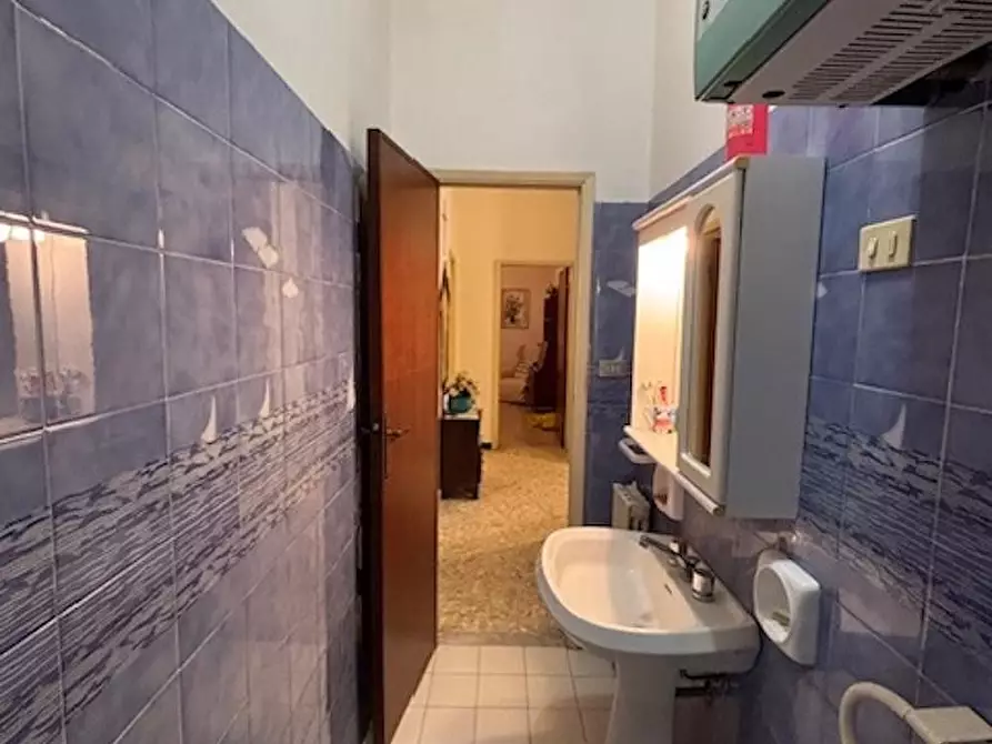 Immagine 14 di Villa in vendita  a Camaiore