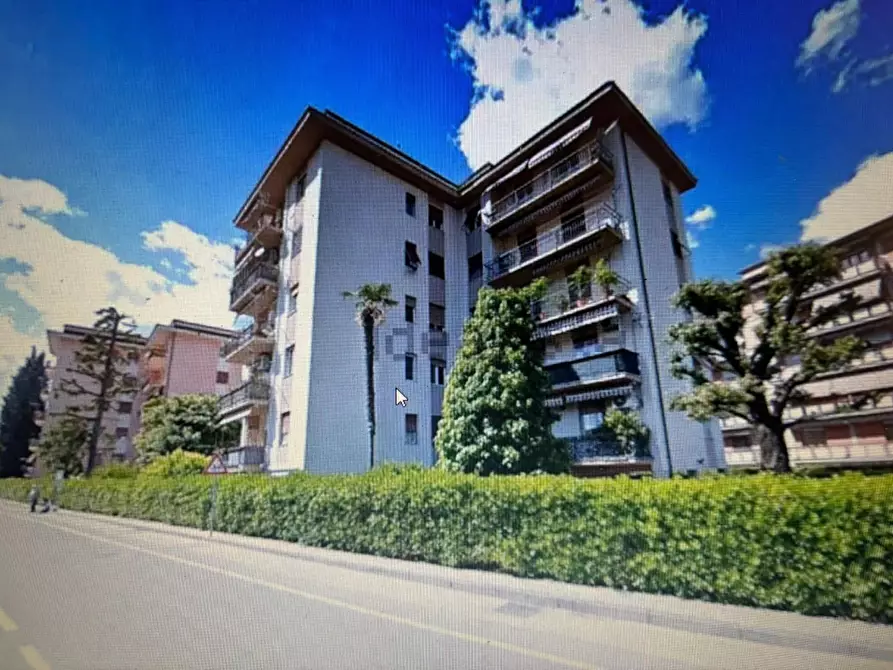 Immagine 2 di Appartamento in vendita  a Lucca