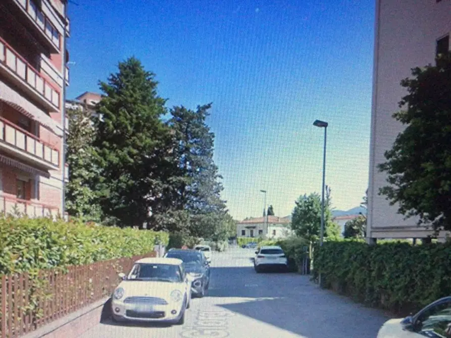 Immagine 6 di Appartamento in vendita  a Lucca