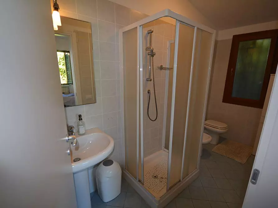 Immagine 16 di Casa bifamiliare in vendita  a Montignoso