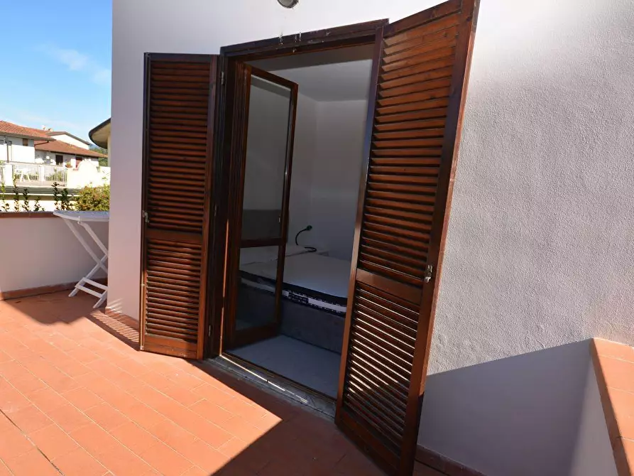 Immagine 20 di Casa bifamiliare in vendita  a Montignoso