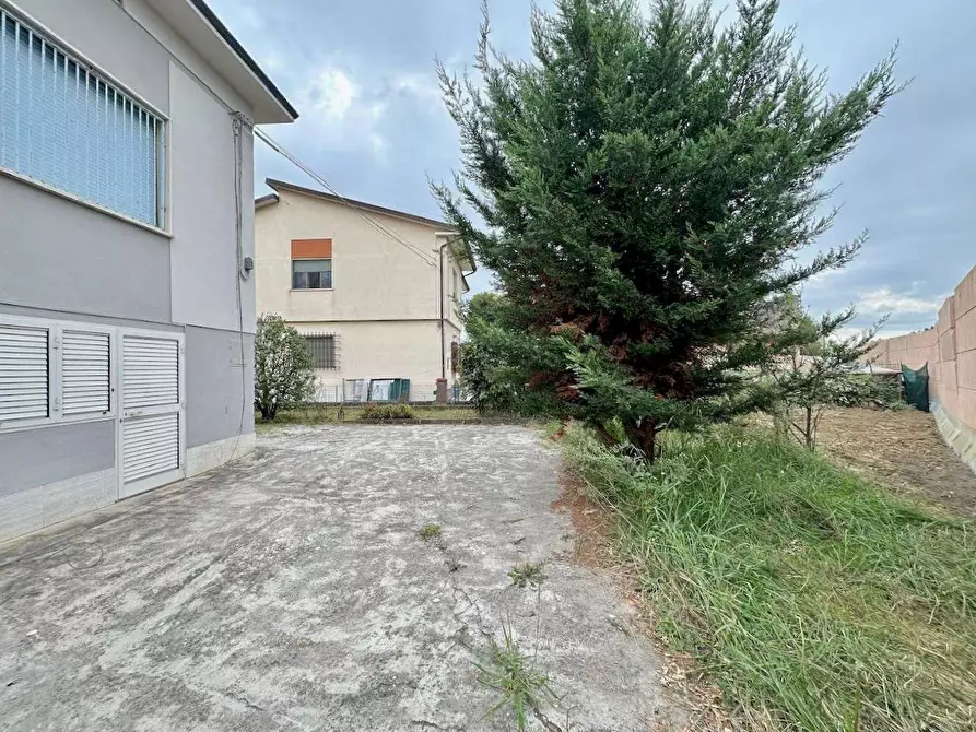 Immagine 10 di Villa in vendita  a San Giuliano Terme