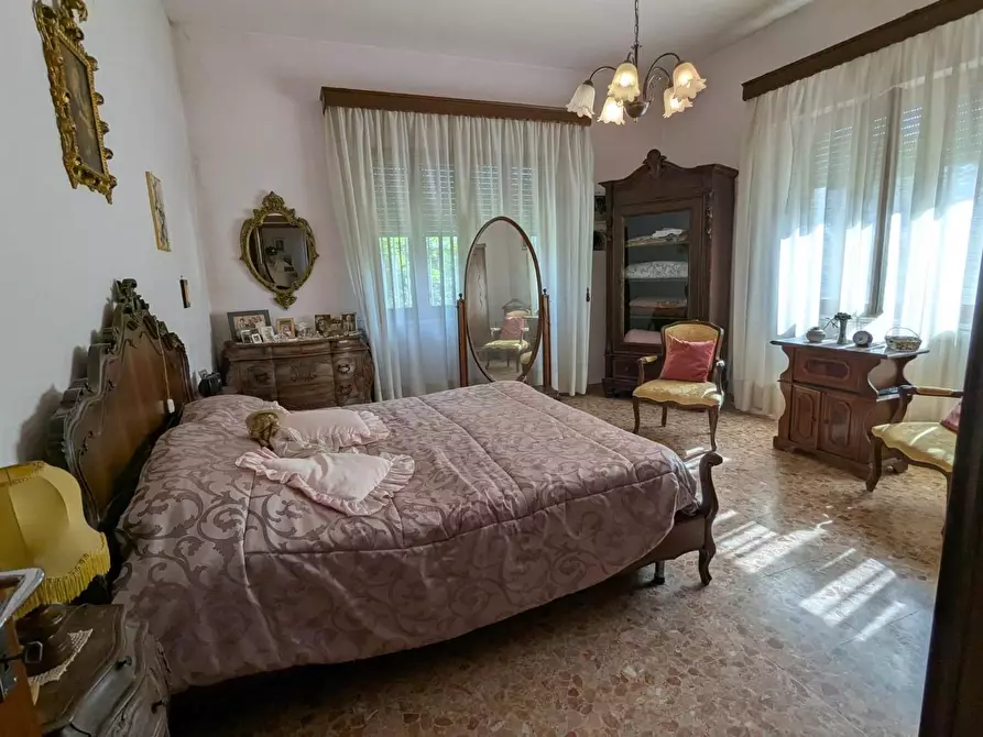 Immagine 18 di Villa in vendita  a San Giuliano Terme