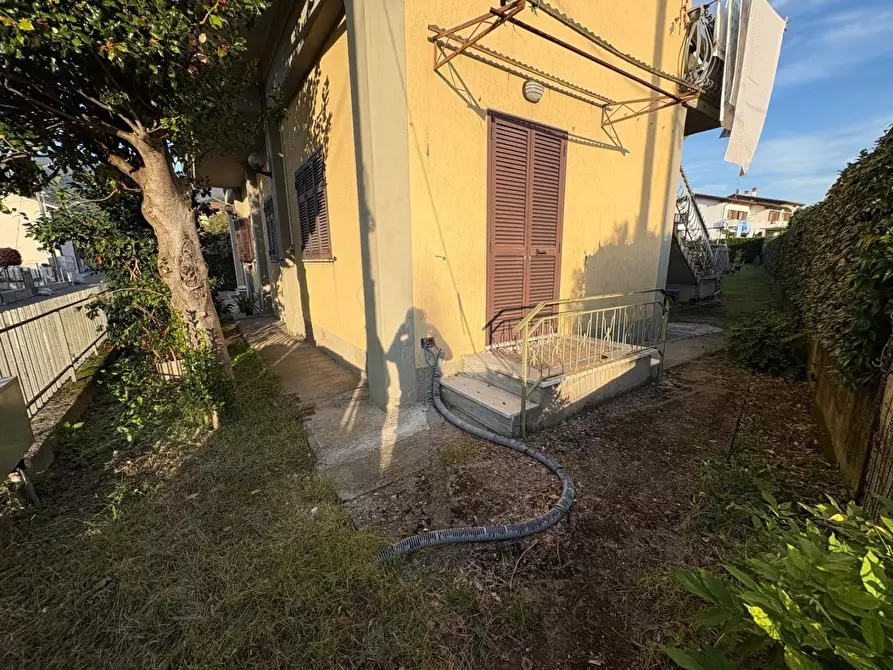 Immagine 1 di Appartamento in vendita  a Montignoso