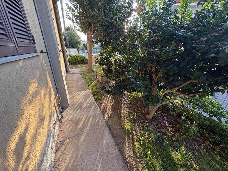 Immagine 4 di Appartamento in vendita  a Montignoso