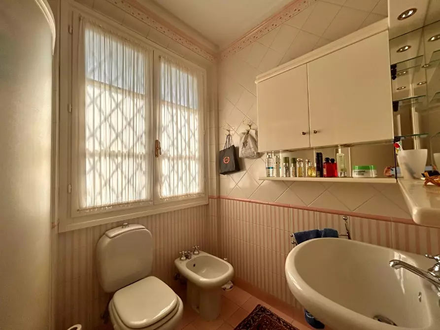 Immagine 17 di Villa in vendita  a Forte Dei Marmi