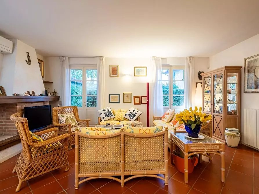 Immagine 10 di Villa in vendita  a Forte Dei Marmi