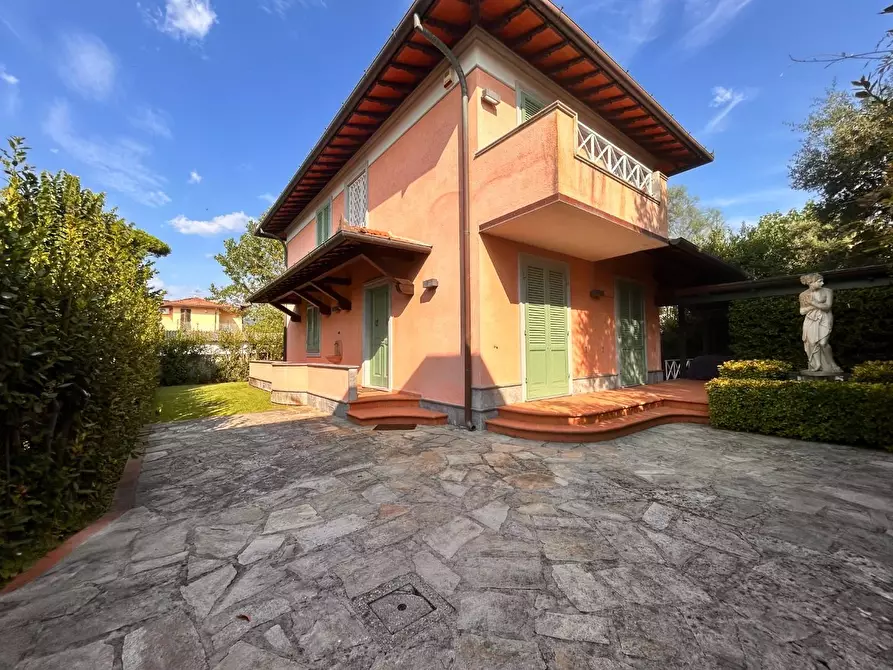 Immagine 22 di Villa in vendita  a Forte Dei Marmi