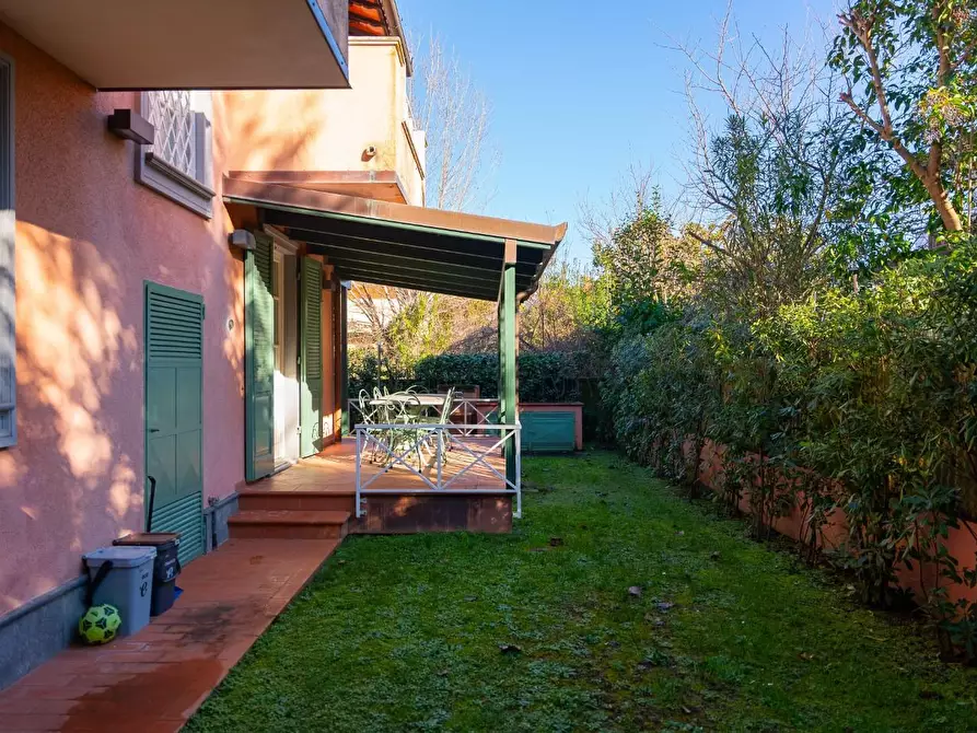 Immagine 5 di Villa in vendita  a Forte Dei Marmi