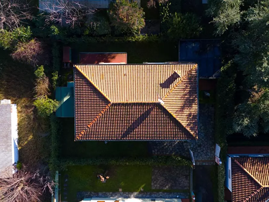 Immagine 8 di Villa in vendita  a Forte Dei Marmi