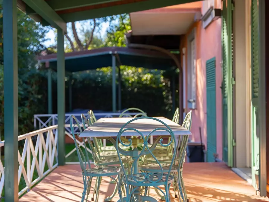 Immagine 7 di Villa in vendita  a Forte Dei Marmi