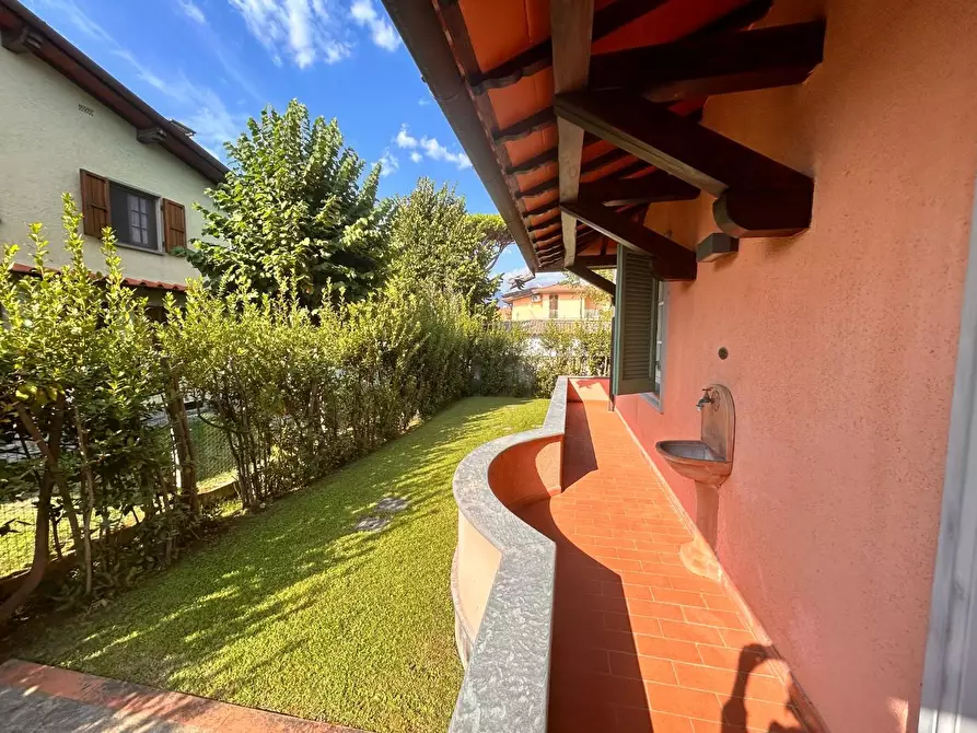 Immagine 24 di Villa in vendita  a Forte Dei Marmi