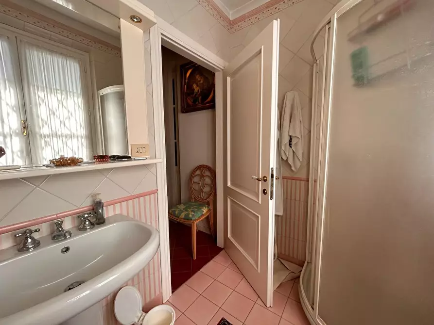 Immagine 18 di Villa in vendita  a Forte Dei Marmi