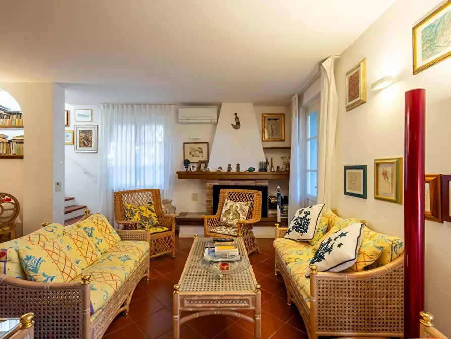 Immagine 11 di Villa in vendita  a Forte Dei Marmi
