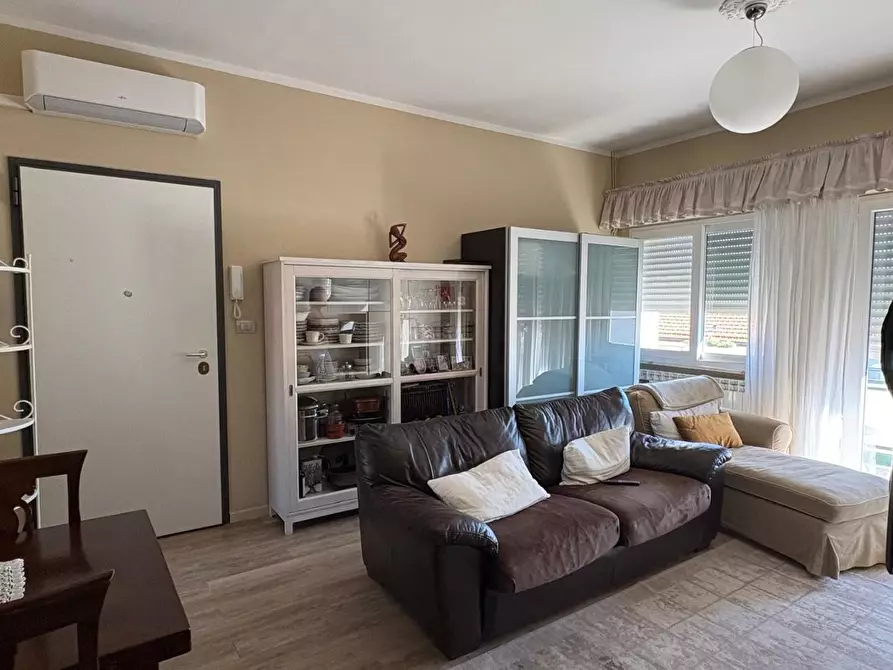 Immagine 2 di Appartamento in vendita  a Pietrasanta