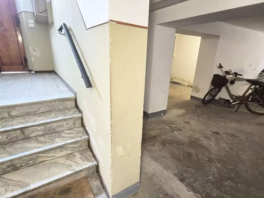 Immagine 98 di Appartamento in vendita  a Viareggio