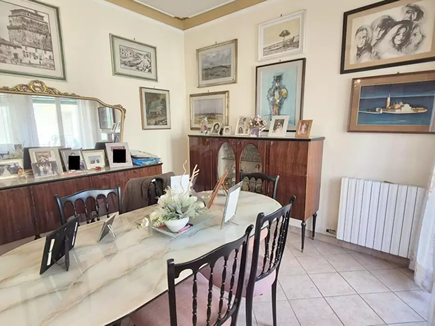 Immagine 35 di Appartamento in vendita  a Viareggio