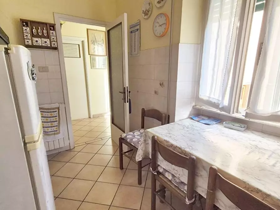 Immagine 10 di Appartamento in vendita  a Viareggio