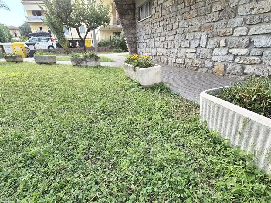 Immagine 108 di Appartamento in vendita  a Viareggio