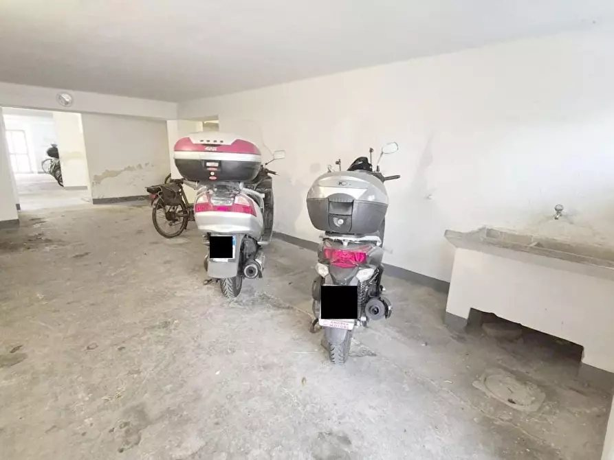 Immagine 102 di Appartamento in vendita  a Viareggio