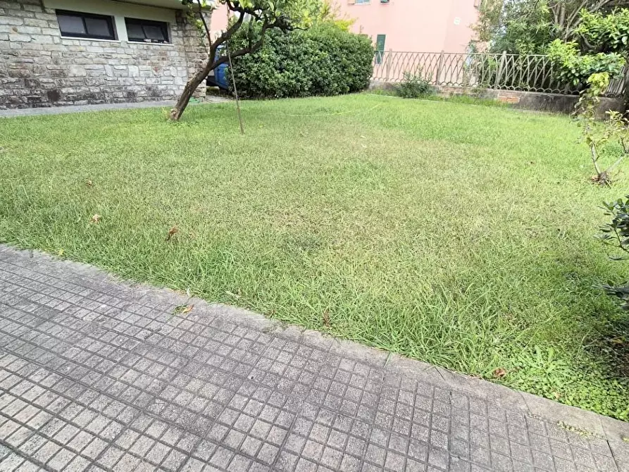 Immagine 105 di Appartamento in vendita  a Viareggio