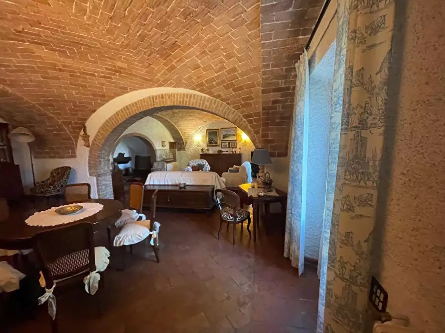Immagine 12 di Casa colonica in vendita  a Siena