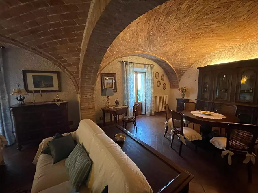 Immagine 9 di Casa colonica in vendita  a Siena