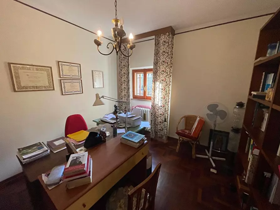 Immagine 21 di Casa colonica in vendita  a Siena