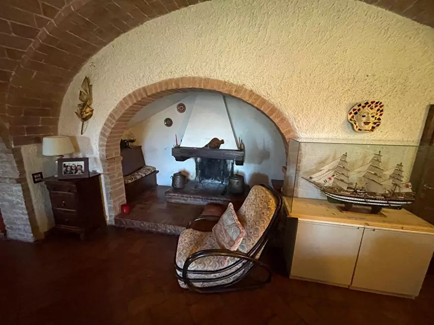 Immagine 7 di Casa colonica in vendita  a Siena