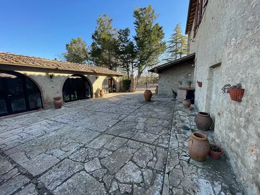 Immagine 79 di Casa colonica in vendita  a Siena
