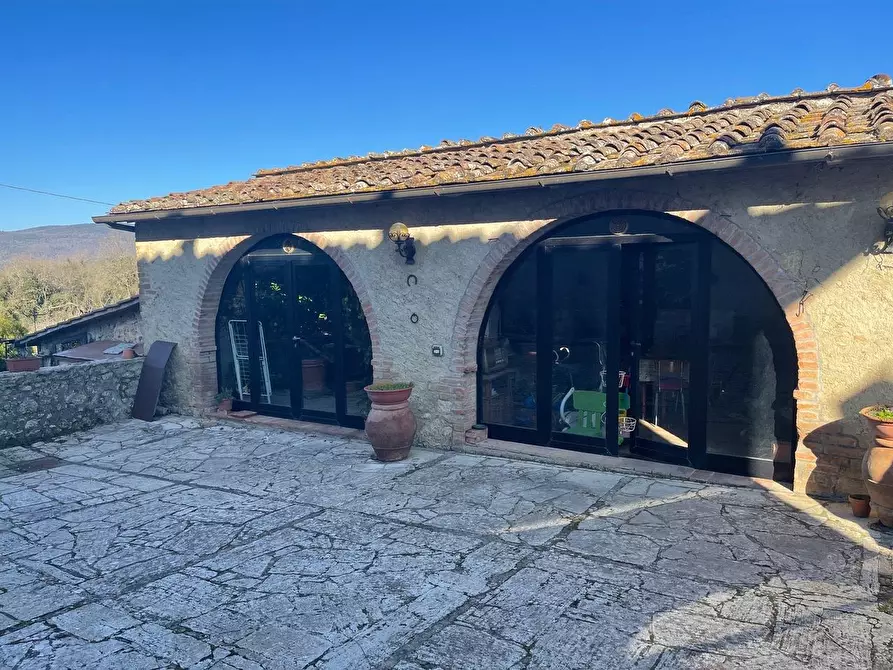 Immagine 72 di Casa colonica in vendita  a Siena