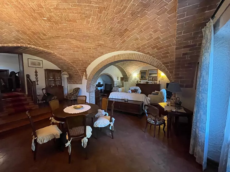 Immagine 11 di Casa colonica in vendita  a Siena