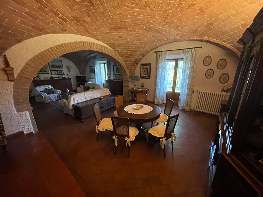Immagine 32 di Casa colonica in vendita  a Siena