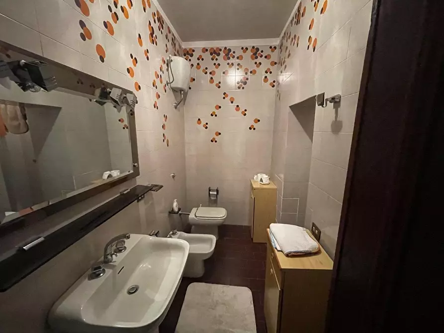 Immagine 25 di Casa colonica in vendita  a Siena