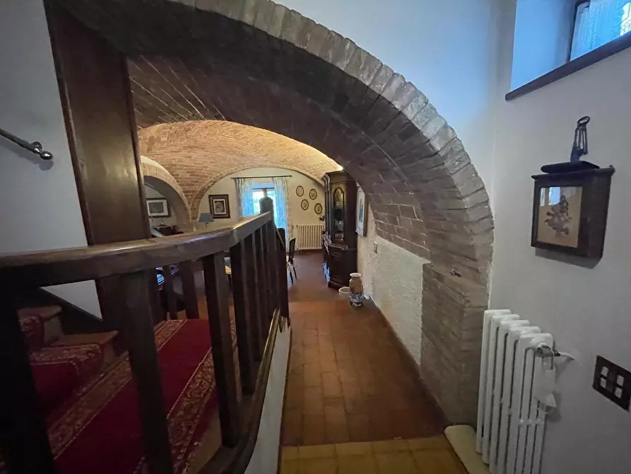 Immagine 16 di Casa colonica in vendita  a Siena