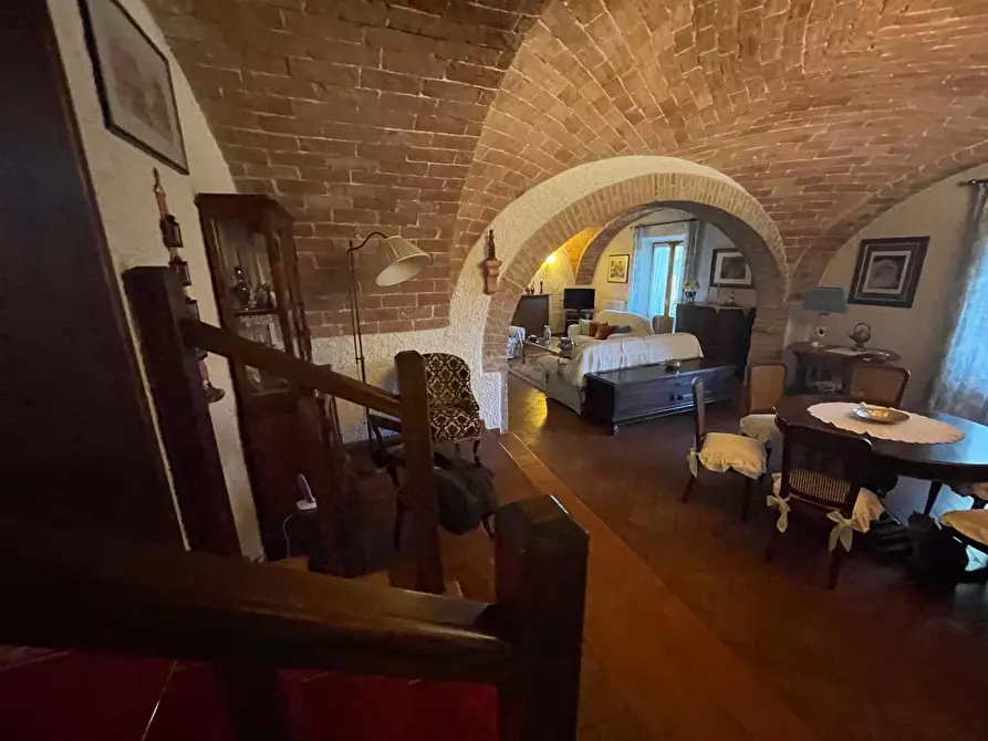 Immagine 15 di Casa colonica in vendita  a Siena