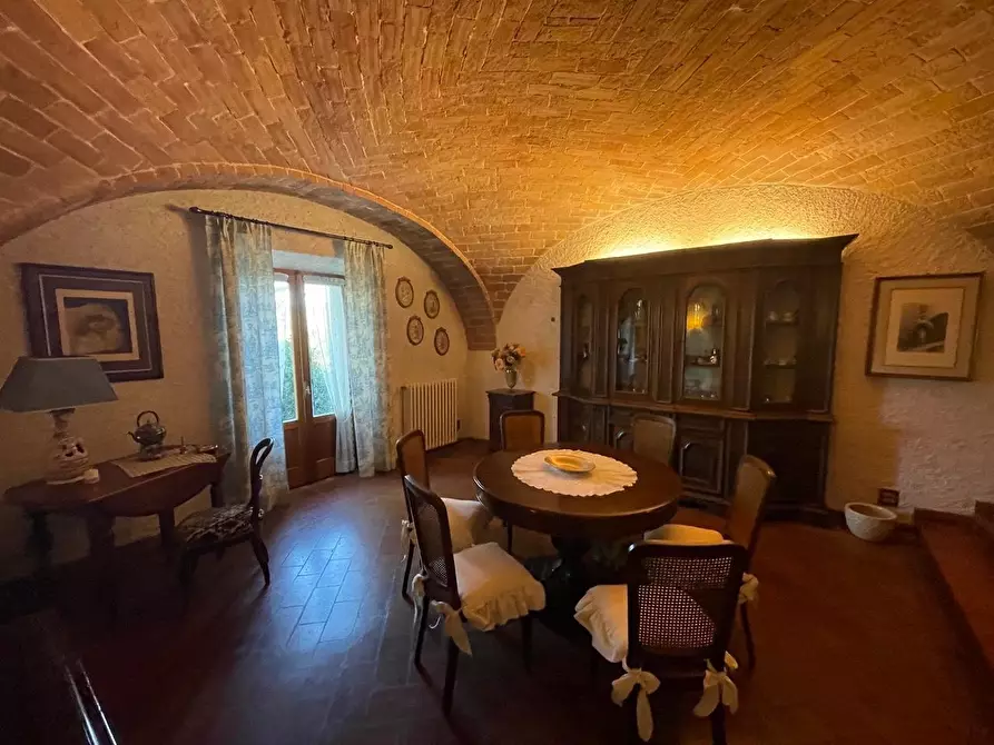 Immagine 10 di Casa colonica in vendita  a Siena