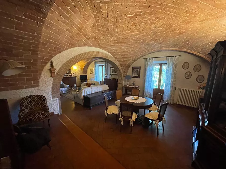 Immagine 13 di Casa colonica in vendita  a Siena