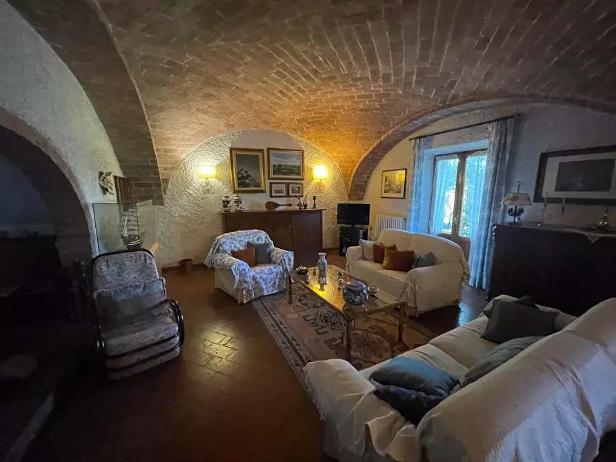 Immagine 2 di Casa colonica in vendita  a Siena