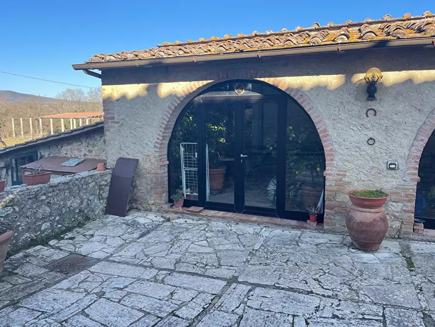 Immagine 73 di Casa colonica in vendita  a Siena