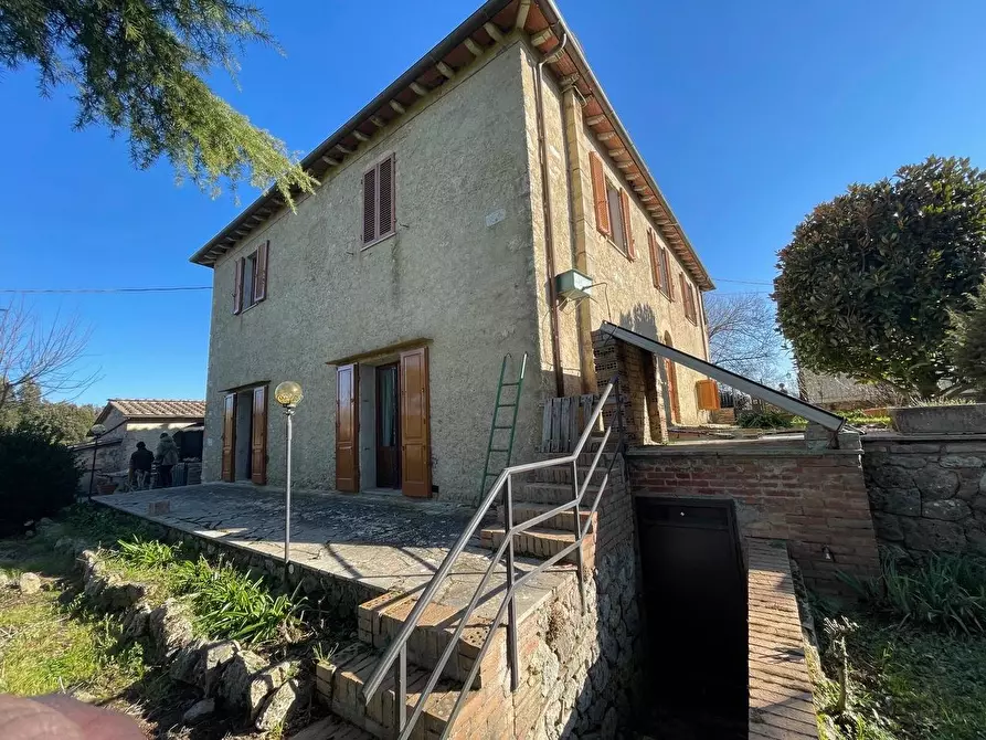 Immagine 75 di Casa colonica in vendita  a Siena
