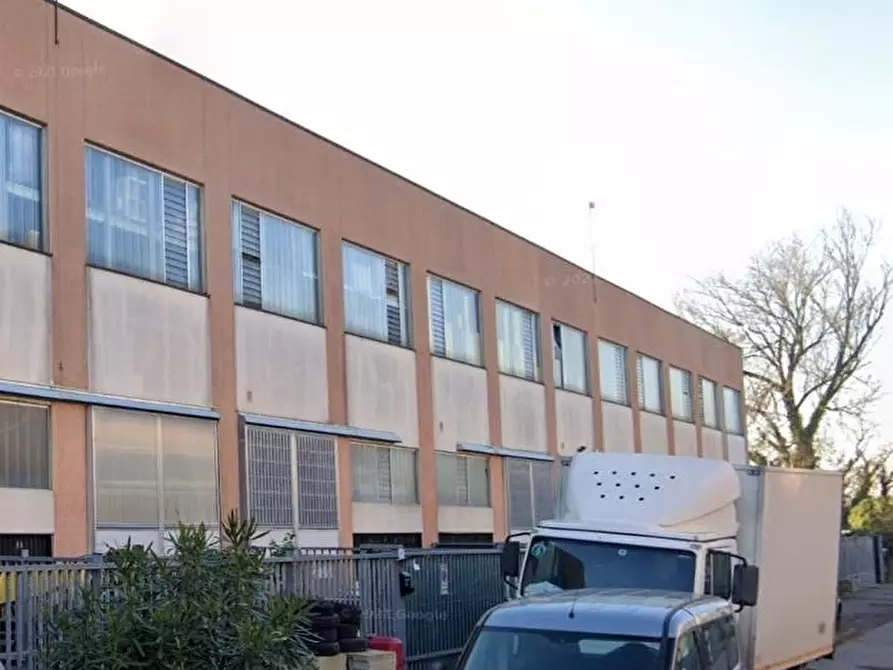 Immagine 1 di Laboratorio in vendita  a Pieve Emanuele