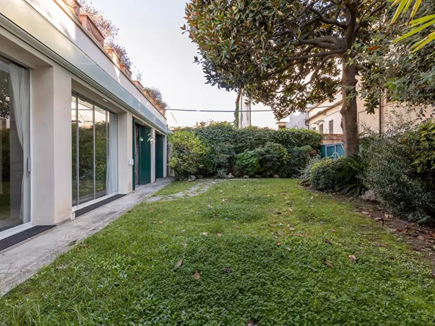 Immagine 2 di Mansarda in vendita  a Pisa