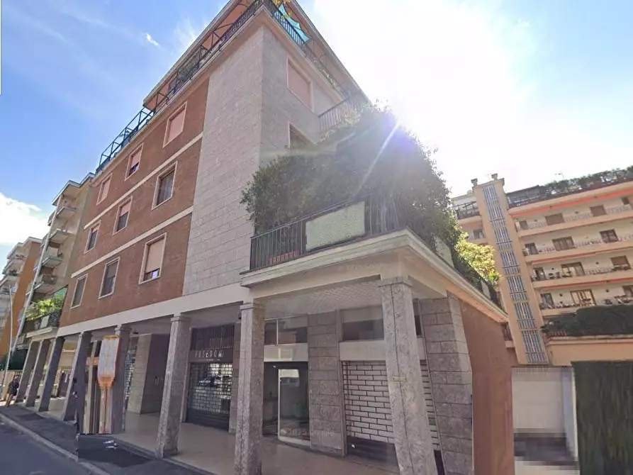 Immagine 2 di Negozio in vendita  a Bresso