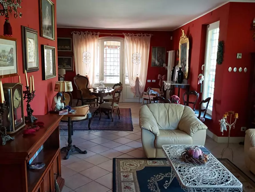 Immagine 33 di Villa in vendita  a Massa