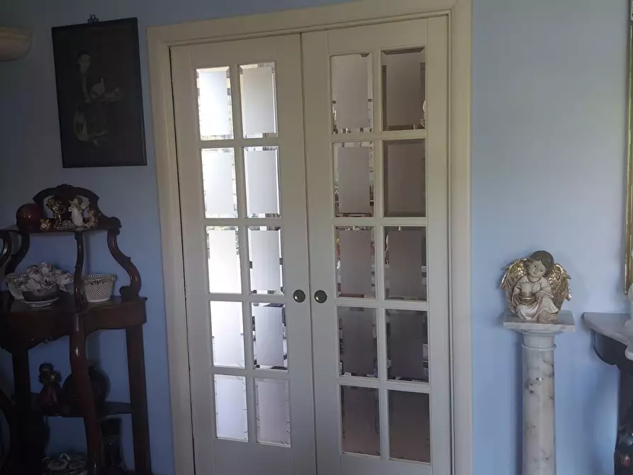 Immagine 17 di Villa in vendita  a Massa