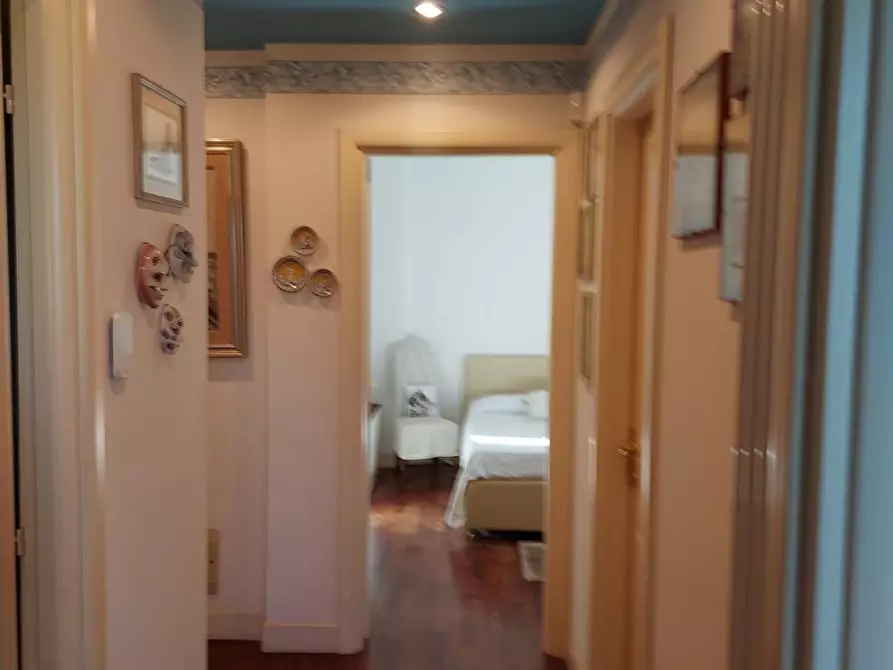 Immagine 25 di Villa in vendita  a Massa